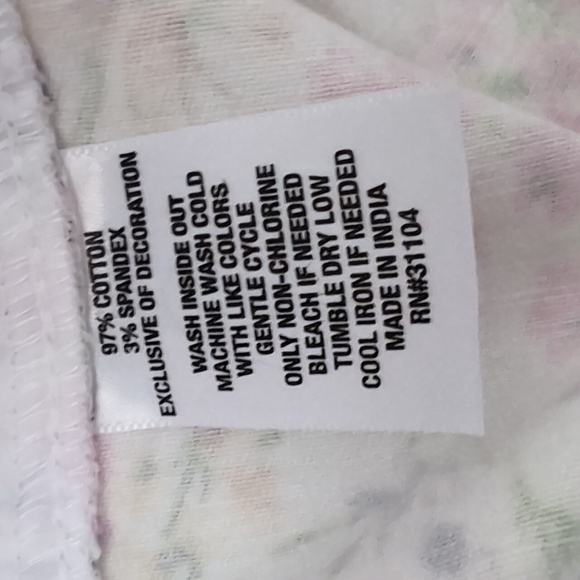 Crown & Ivy Floral Flat Front Caroline Shorts. Size 10 - Picture 10 of 10